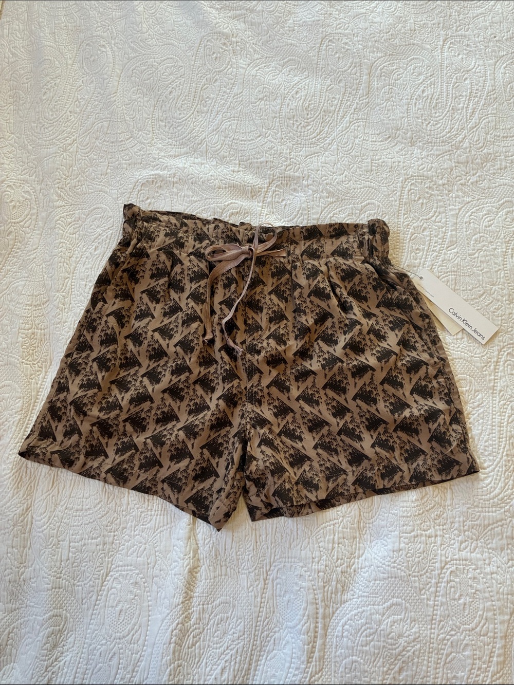 NWT Calvin Klein Jeans Brown and Tan Patterned Women’s Shorts Size 6